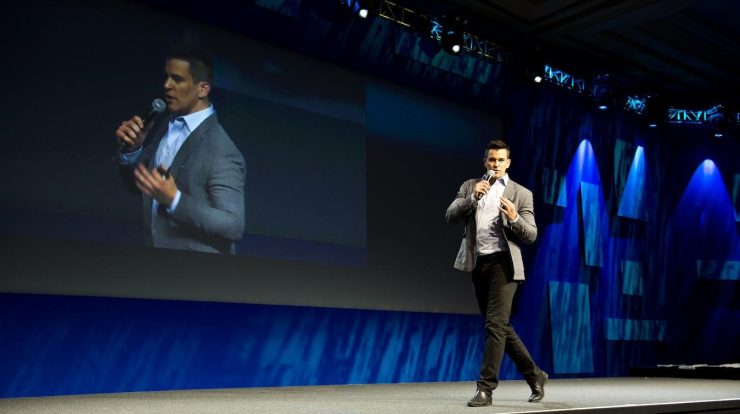 5 Reasons Why You Should Hire a Professional Conference Emcee